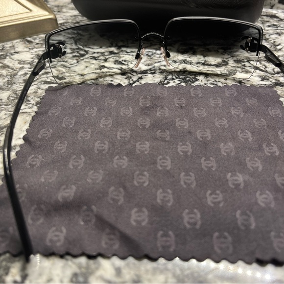 Chanel sunglasses - Picture 11 of 15